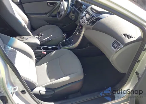 2016 Hyundai Elantra Se z USA, uszkodzony, nr VIN 5NPDH4AE9GH748402